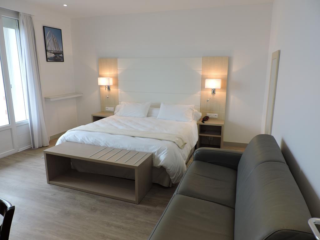 Habitación Doble Deluxe con balcón y vistas al mar