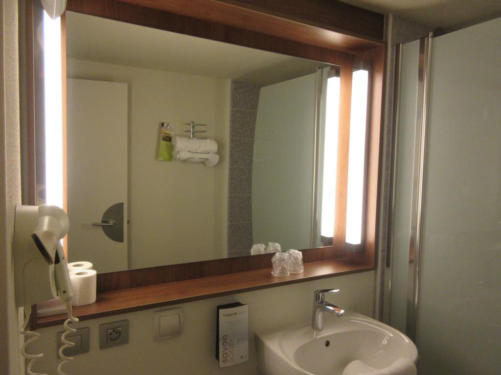 Standard Double Room,215587571:JPEG