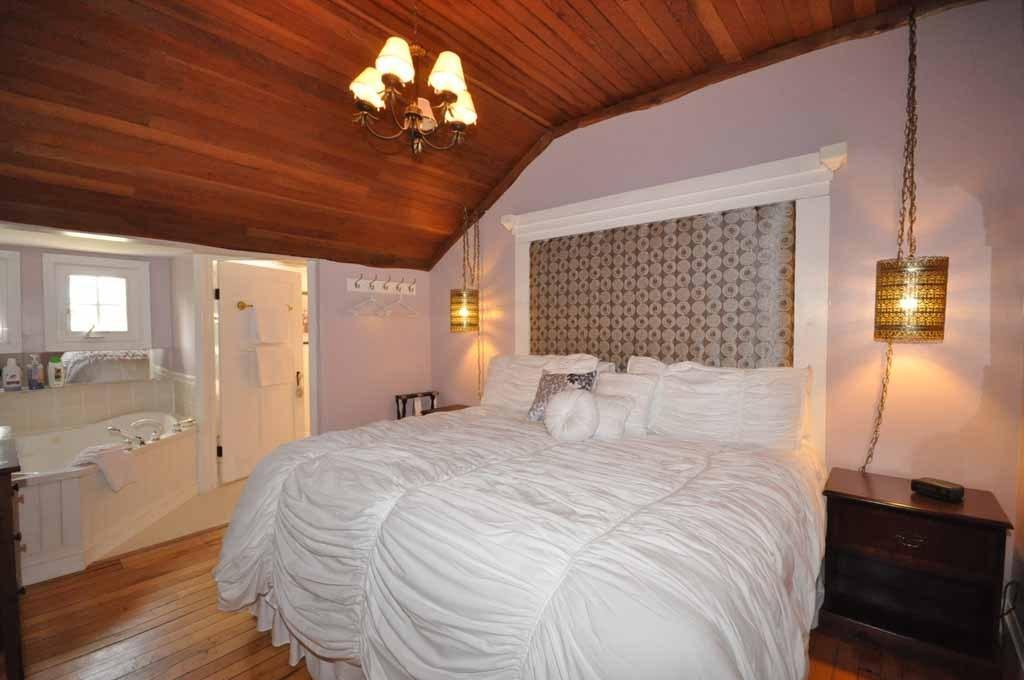 Comfort Doppelzimmer mit Straßenblick.