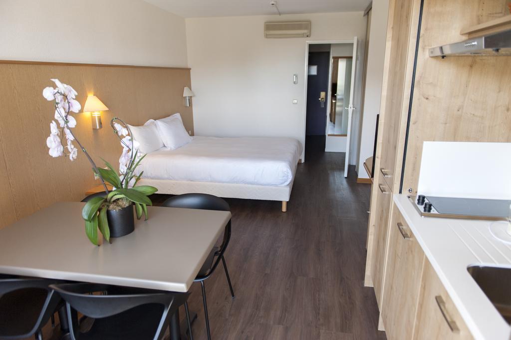 Studio (2 Adults)