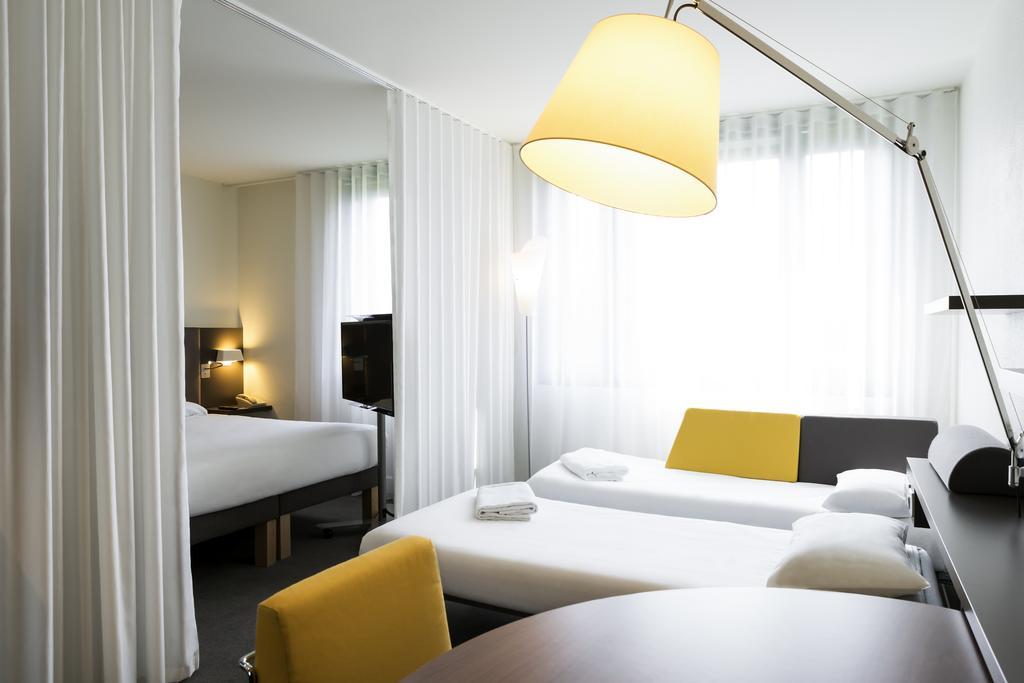 Superior Suite with Double Bed and Two Single Beds,692222514:JPEG