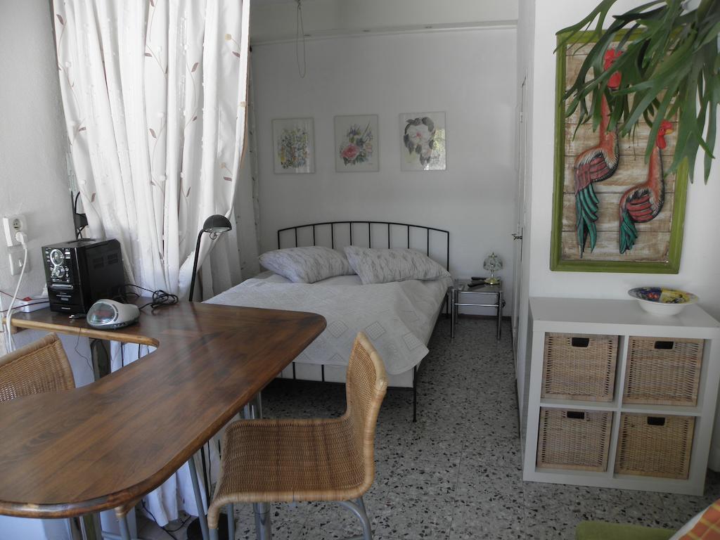 Studio Terrace,233276041:JPEG