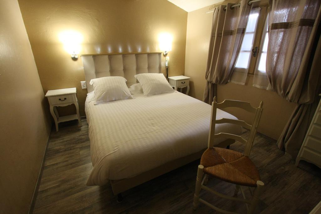 Deluxe Double Room Shower