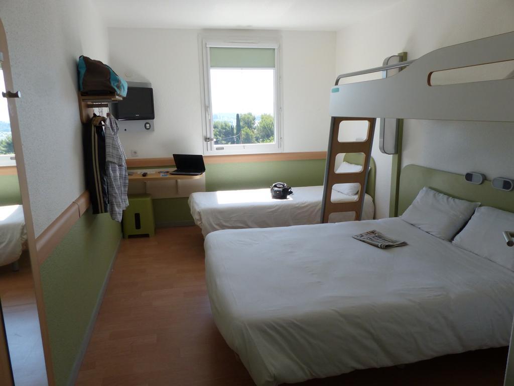 Family Room,1227436760:JPEG