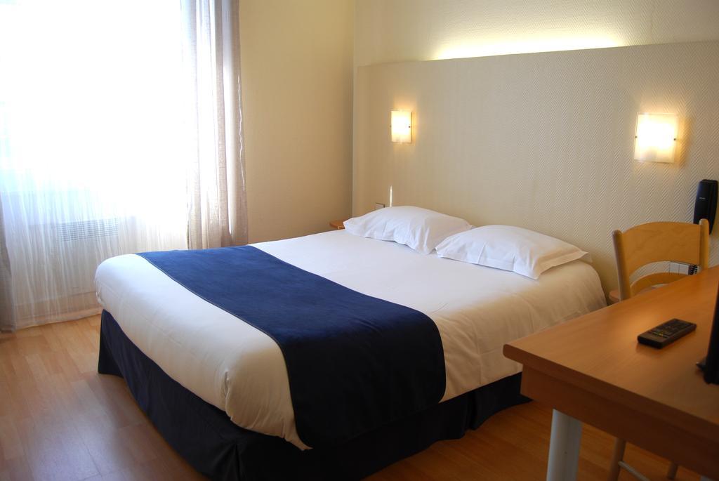 Standard Double Room 1 Street Side,1580424897:JPEG