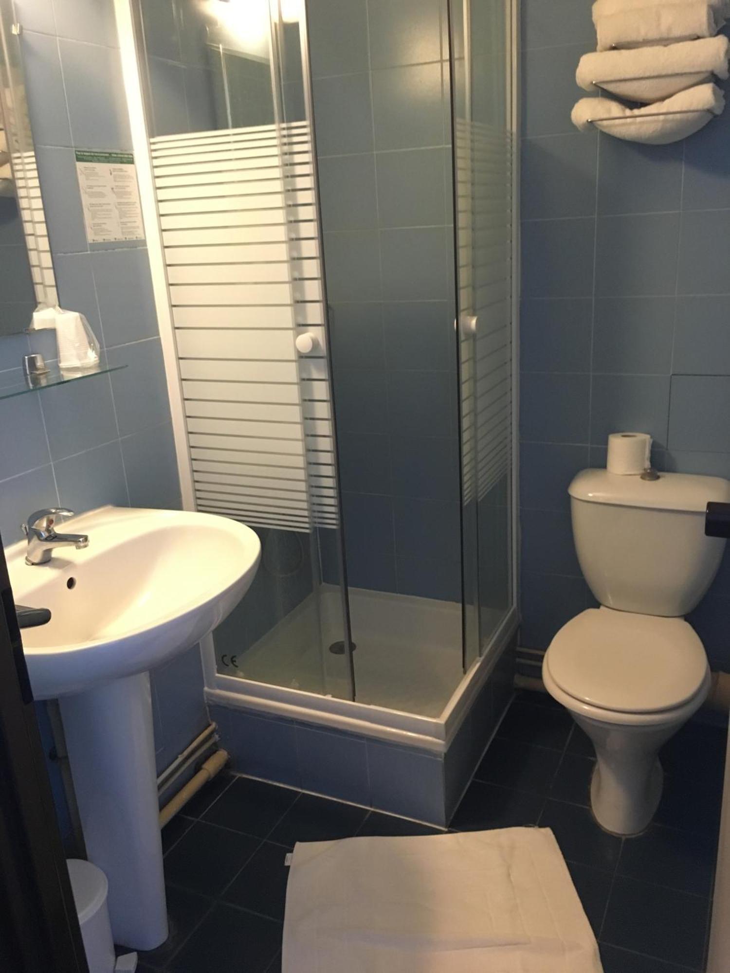 Quarto Clássico com 2 Camas de Solteiro
