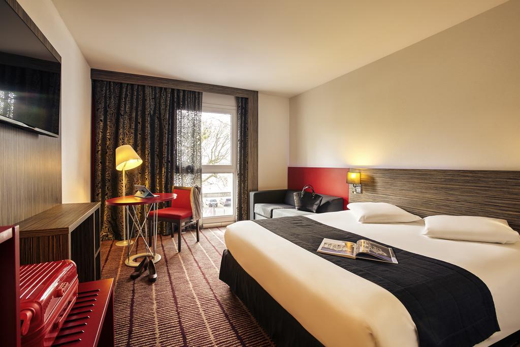 Classic Room with Double Bed and Single Sofa Bed
