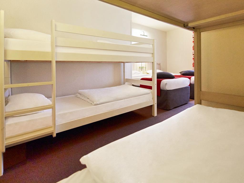 Standard Room with 2 Single Beds and 4 Bunk Beds