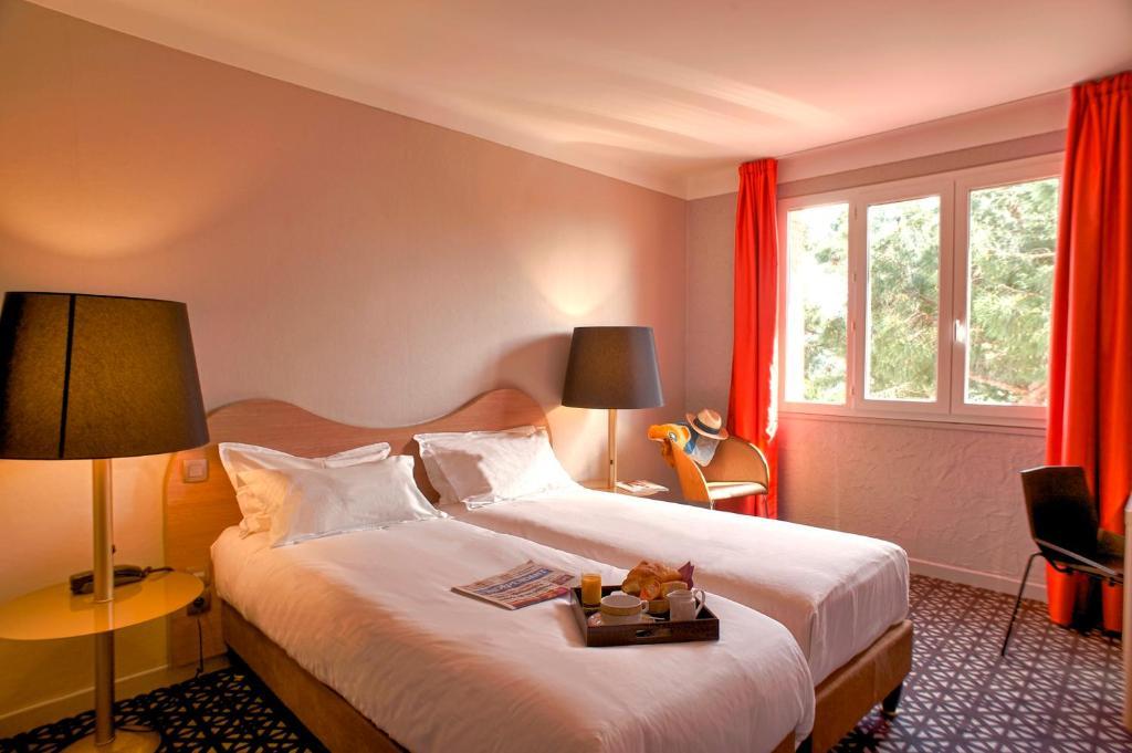 Double or Twin Room with Partial Sea View,38229343:JPEG