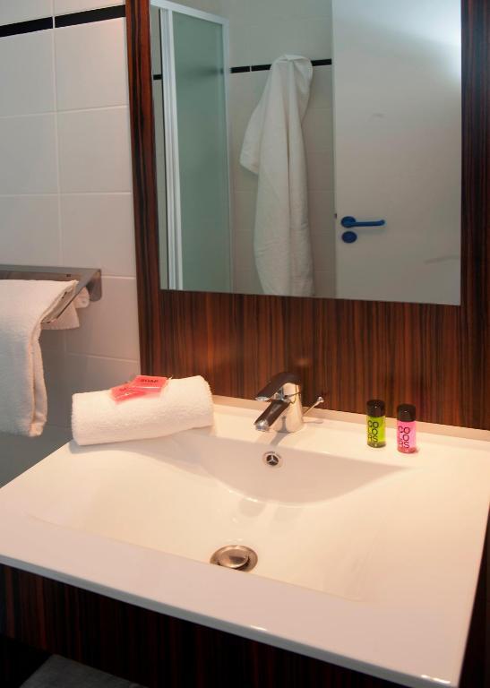 Family Room with Sea View (2 Adults + 2 Children),112314783:JPEG