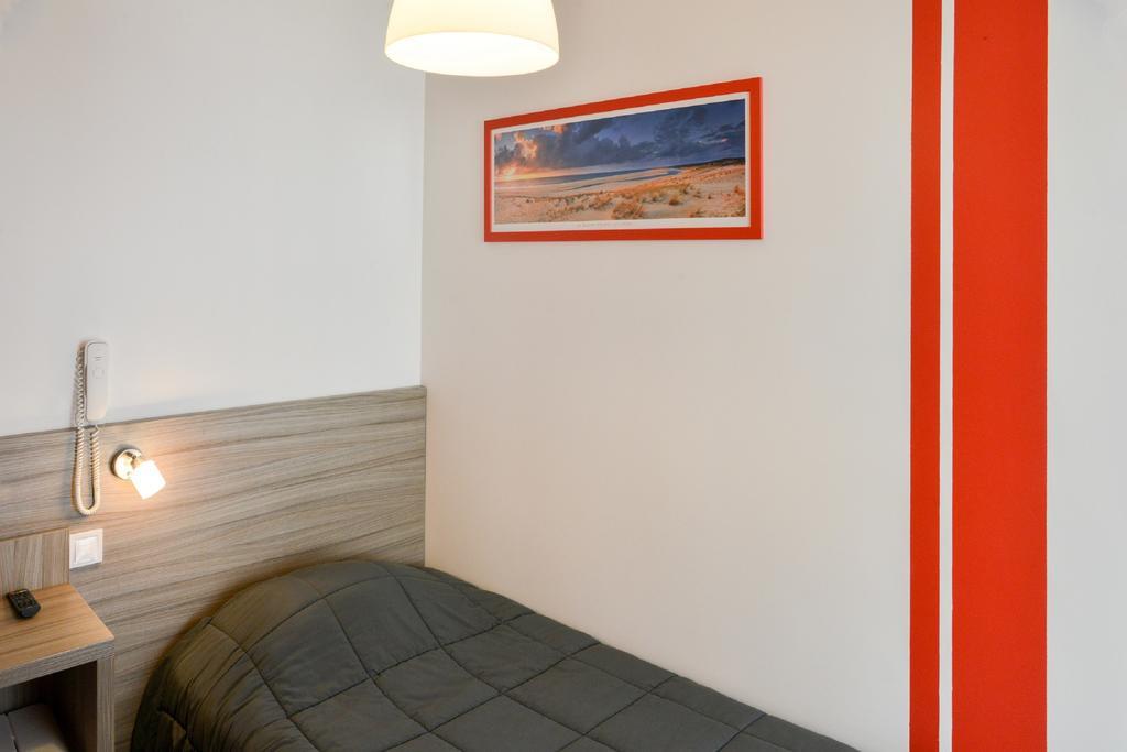 Single Room,691428936:JPEG