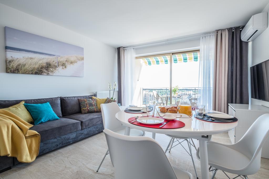 One-Bedroom Apartment with Sea View,396760119:JPEG