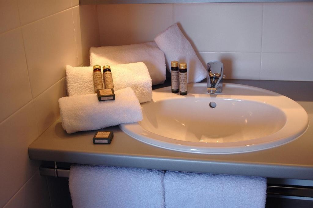 Studio with swimming pool access,640760772:JPEG