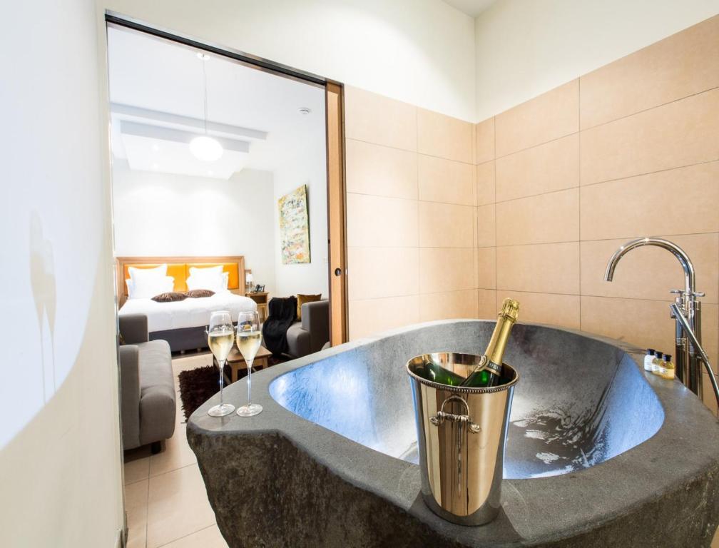 Suite with Sauna,44277769:JPEG