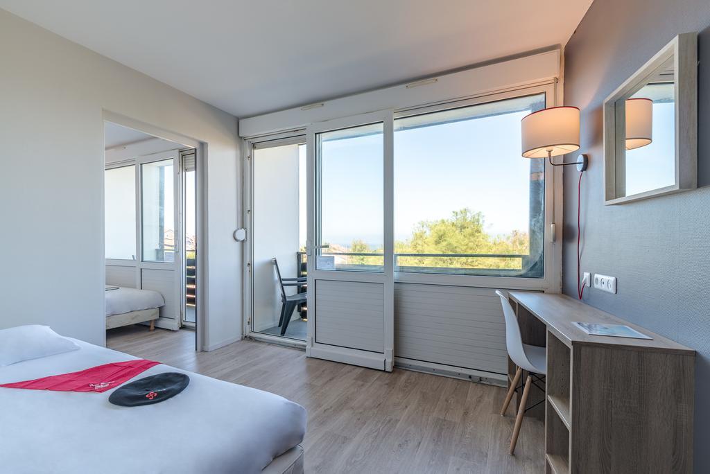 Standard Triple Room with Sea View