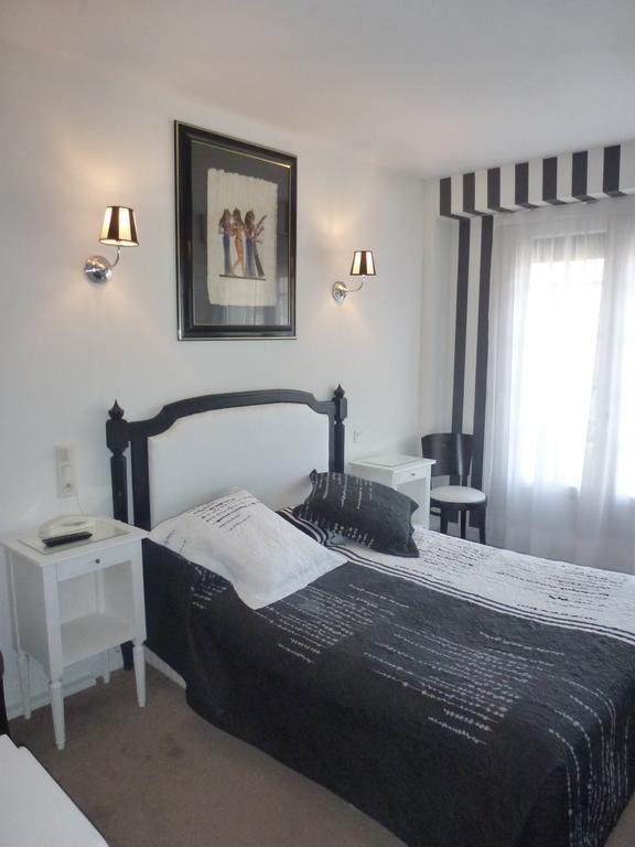 Single Room 1st floor accessible by stairs only,1421207463:JPEG