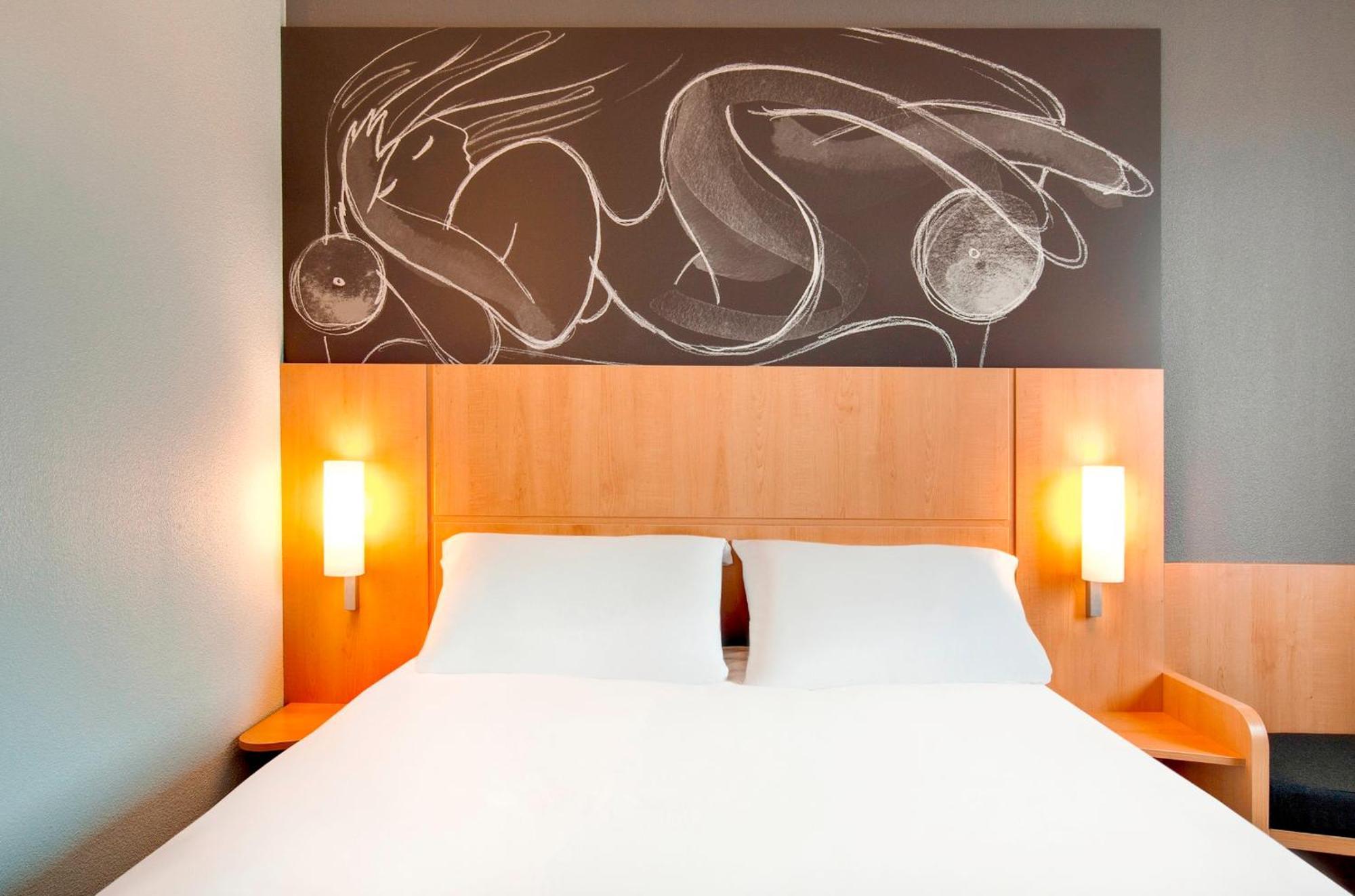 Standard Room with Double Bed and Twin Beds