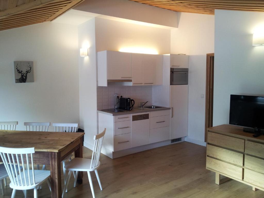Three bedroom apartment (6 adults - 2 children),388773809:JPEG