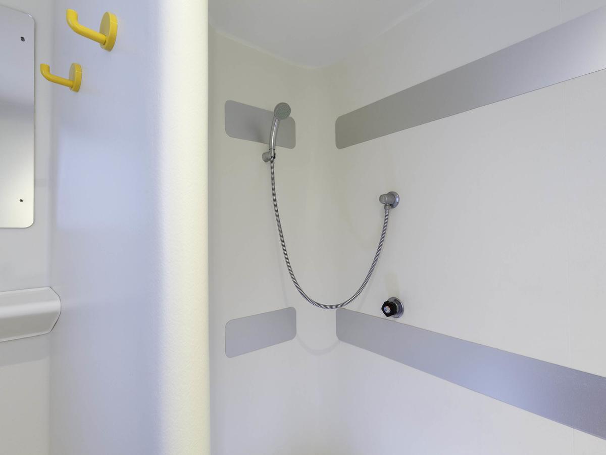 Dreibettzimmer mit Gemeinschaftsbad