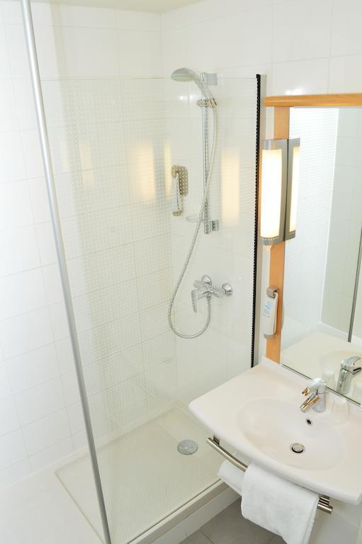 Standard Room with 2 Single Beds