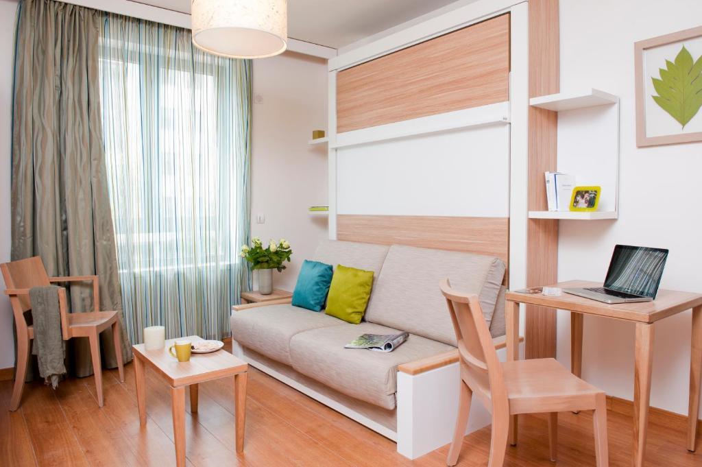 Studio (2 Adults)