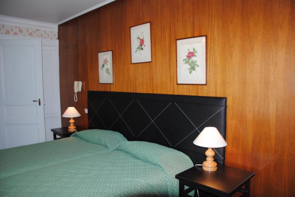 Quarto com 2 Camas de Solteiro