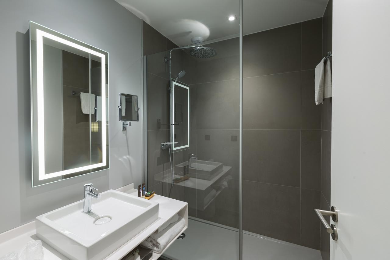 Superior room with 1 Queensize bed and 1 double sofa bed,641150289:JPEG