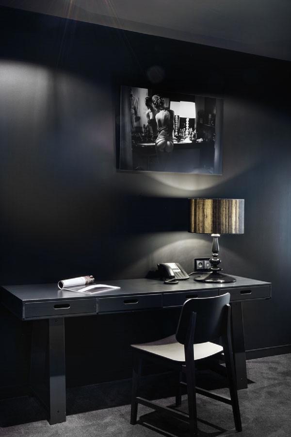 Black Infinite Room