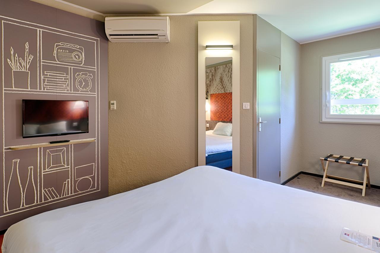Standard Room with One Double Bed and One Single Bed,645684123:JPEG