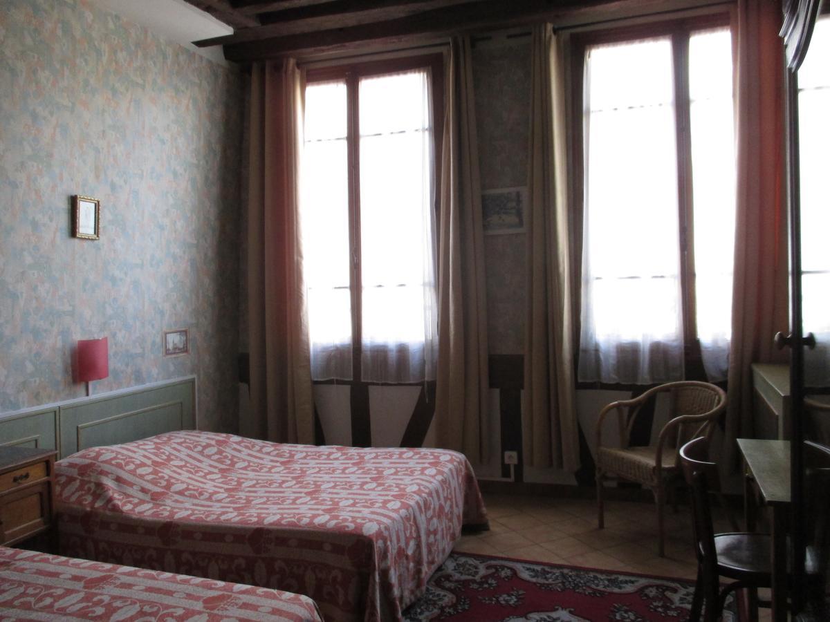 Twin Room (check-in not possible after 9 p.m.)
