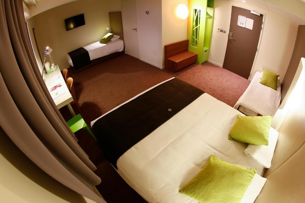 Standard Room with Three Single Beds,150586204:JPEG