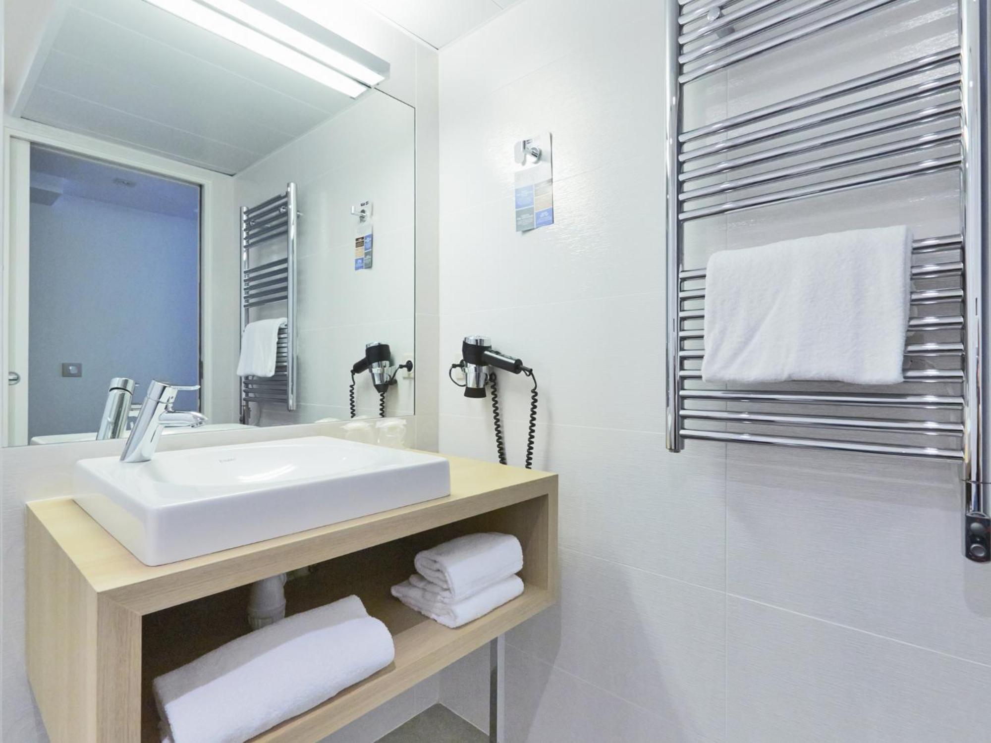 Superior Room - 1 Double Bed 1 Single Bed,673424631:JPEG