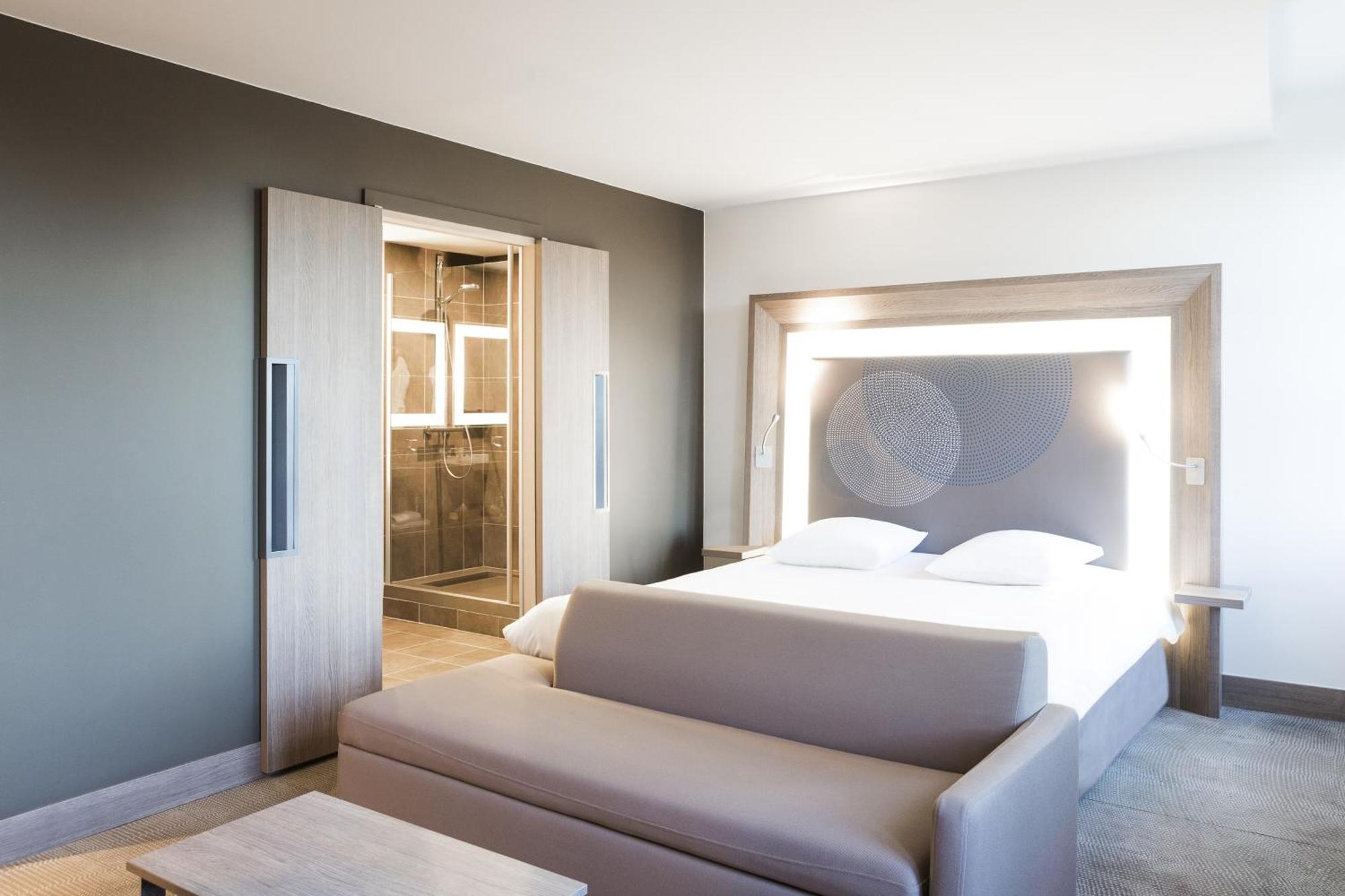 Executive Room with Queen Bed and Double Sofa Bed,1717062017:JPEG