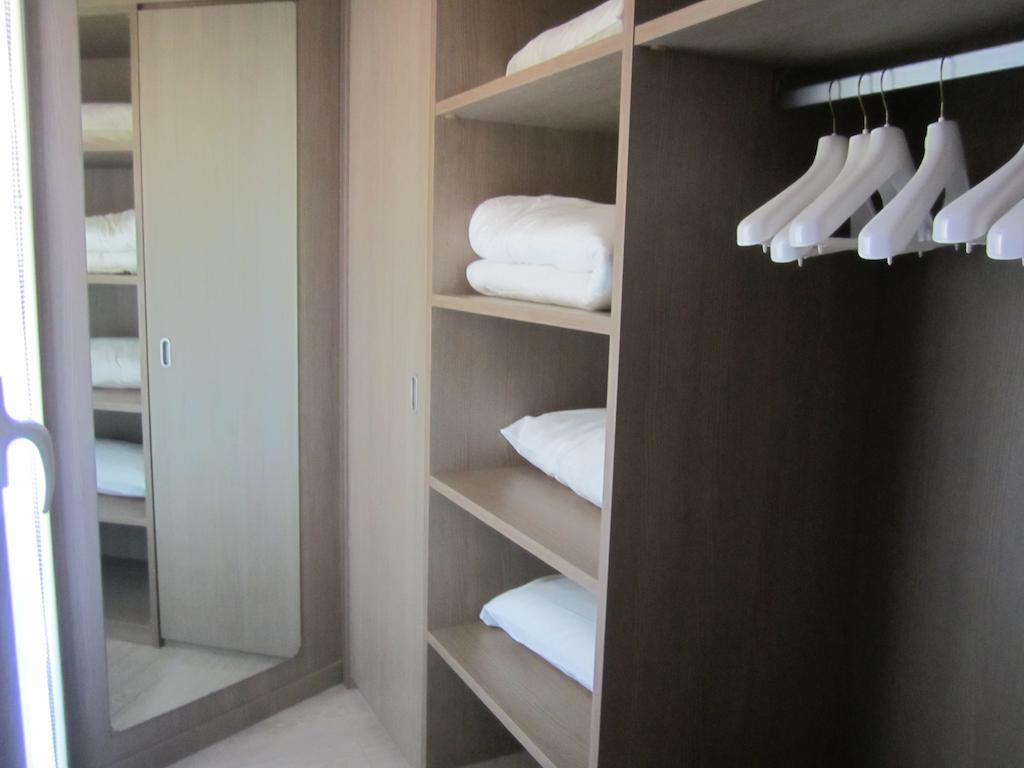 Doppel-/Zweibettzimmer mit Balkon