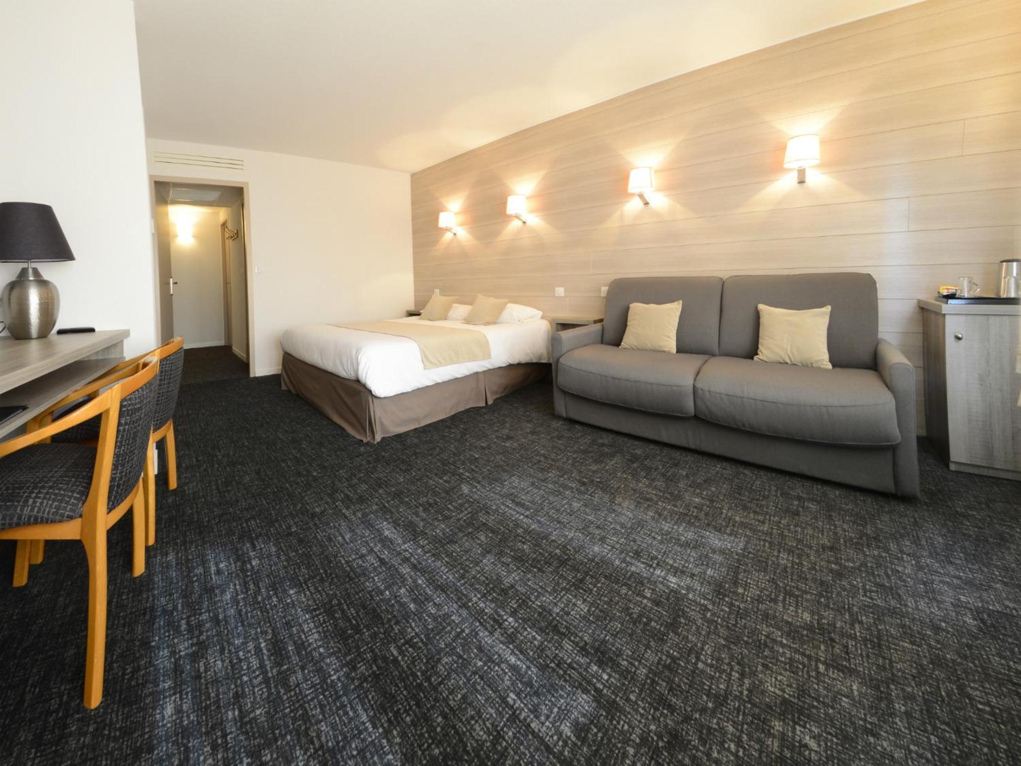 Habitación Triple con vistas al jardín