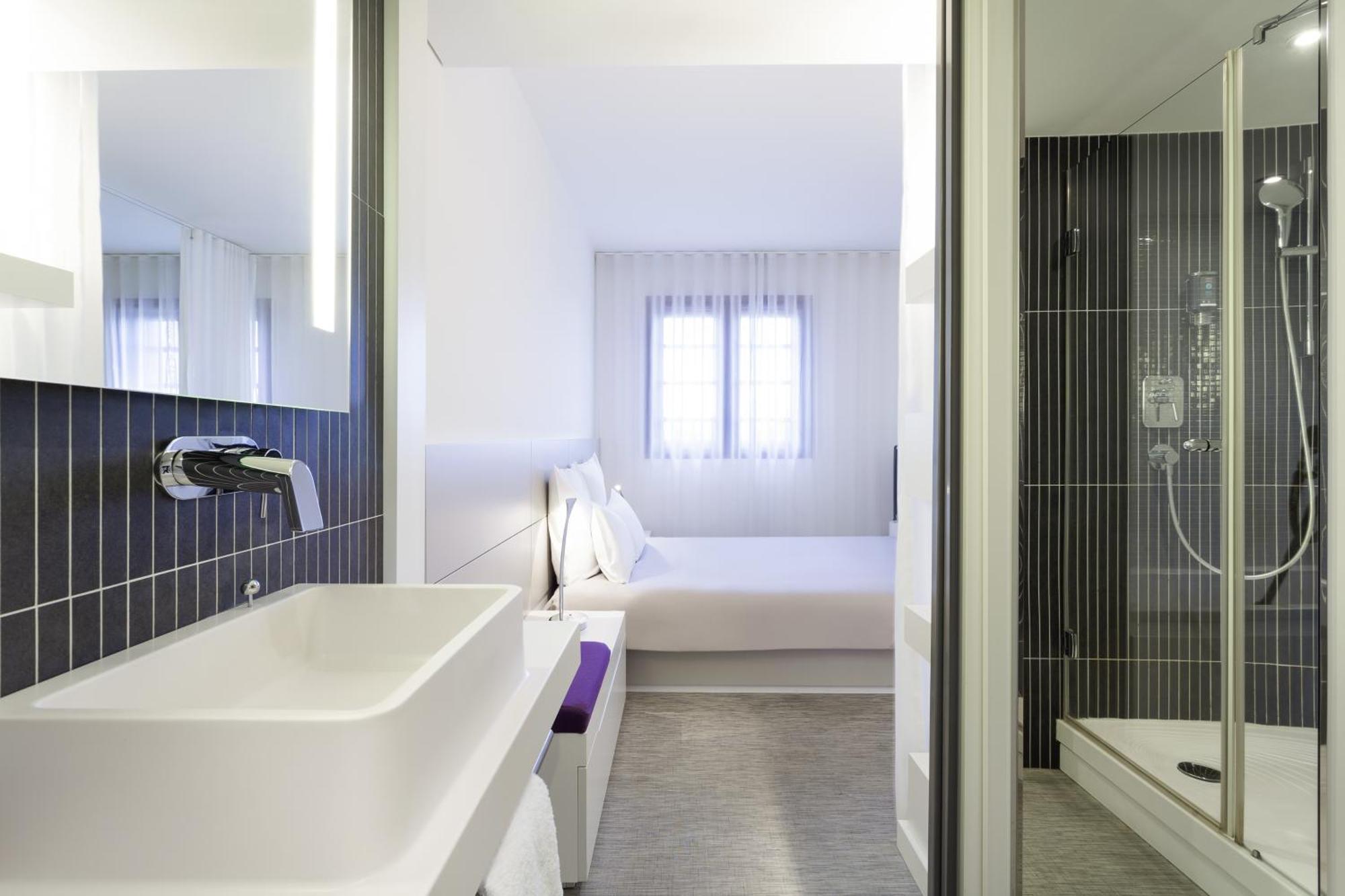 Suite Superior (1 cama doble y 1 cama individual)
