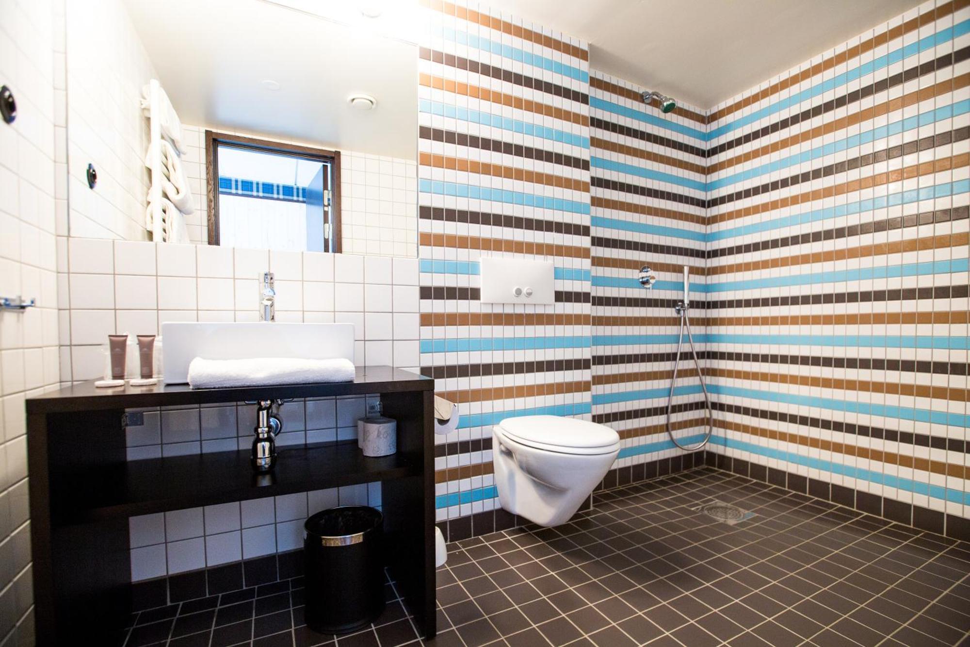 Twin Room,1613425677:JPEG