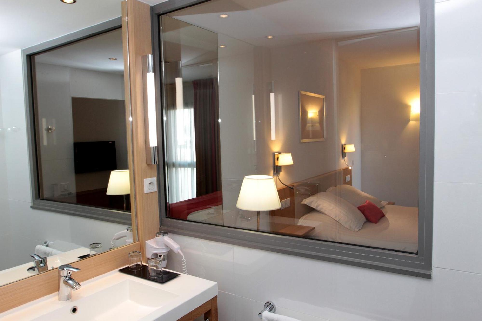 Comfort Zimmer mit Queensize-Bett und Balkon