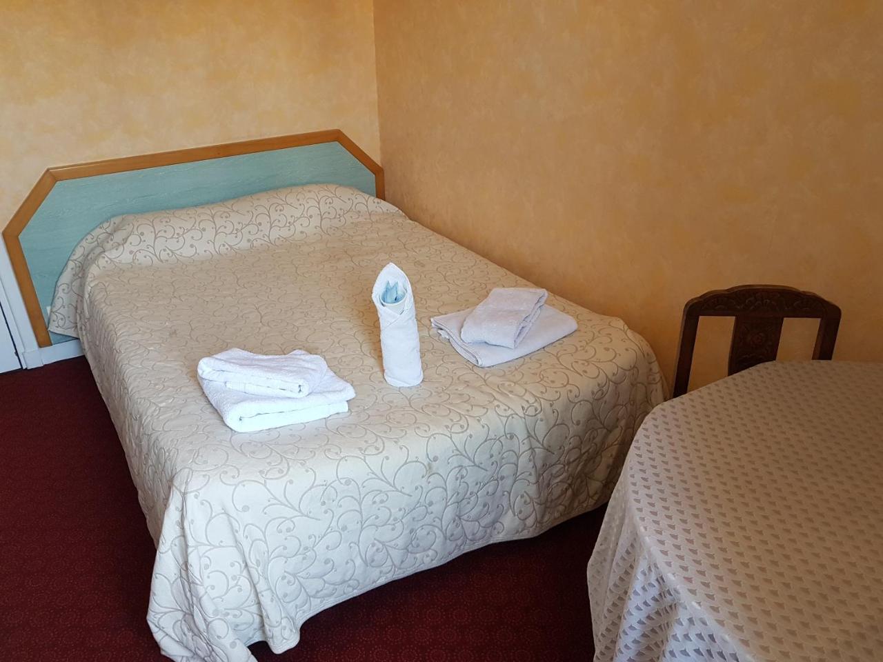Standard Double Room with Shared Bathroom and Toilet