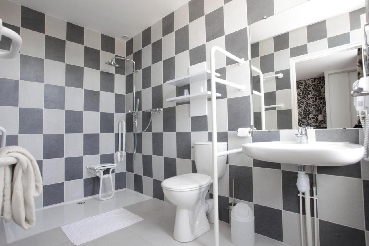 Chambre double PMR (RdC sur rue / groundfloor on street side) 14m2