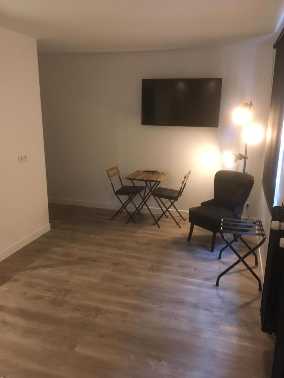Superior Family Room,766230187:JPEG
