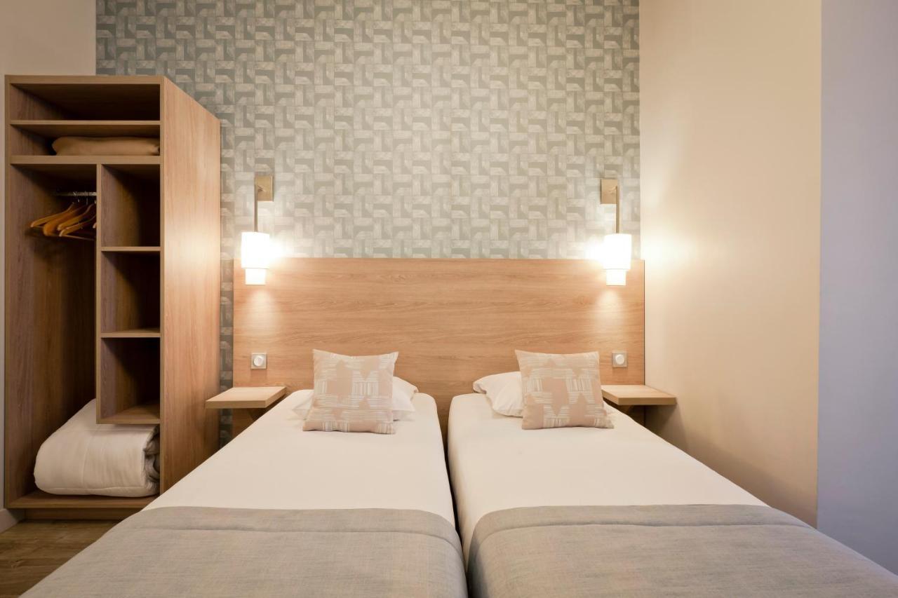 Doppel-/Zweibettzimmer mit Balkon