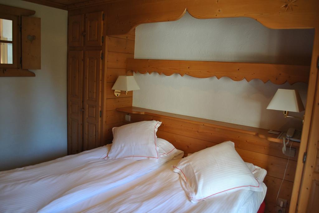 Family Room with Mont-Blanc view (2 Adults + 2 Children),79380690:JPEG