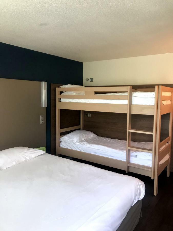 Familiekamer met 1 Tweepersoonsbed en 2 Stapelbedden