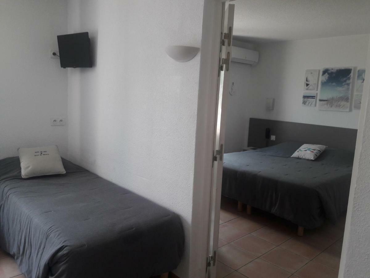 Two Connecting Rooms (5 people)