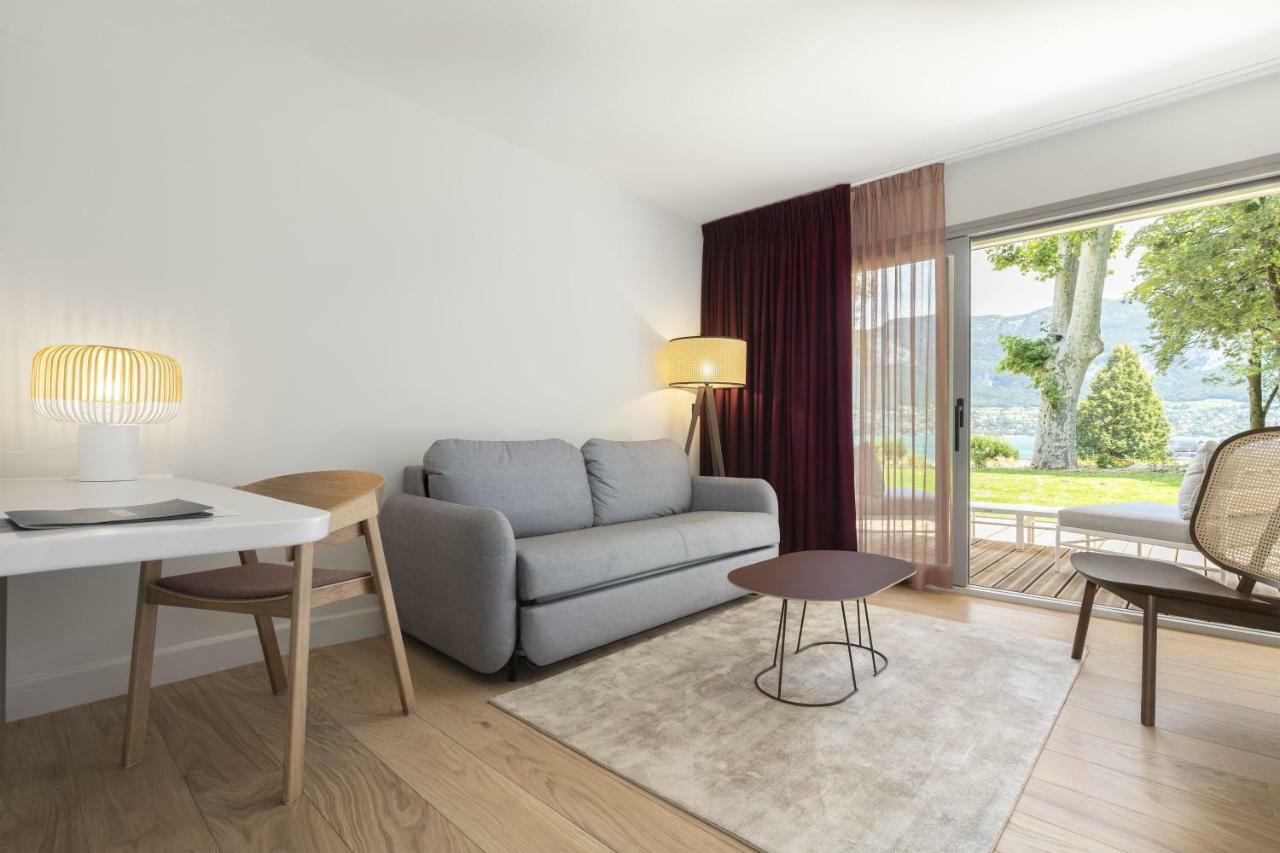 Suite with Lake View,831832760:JPEG
