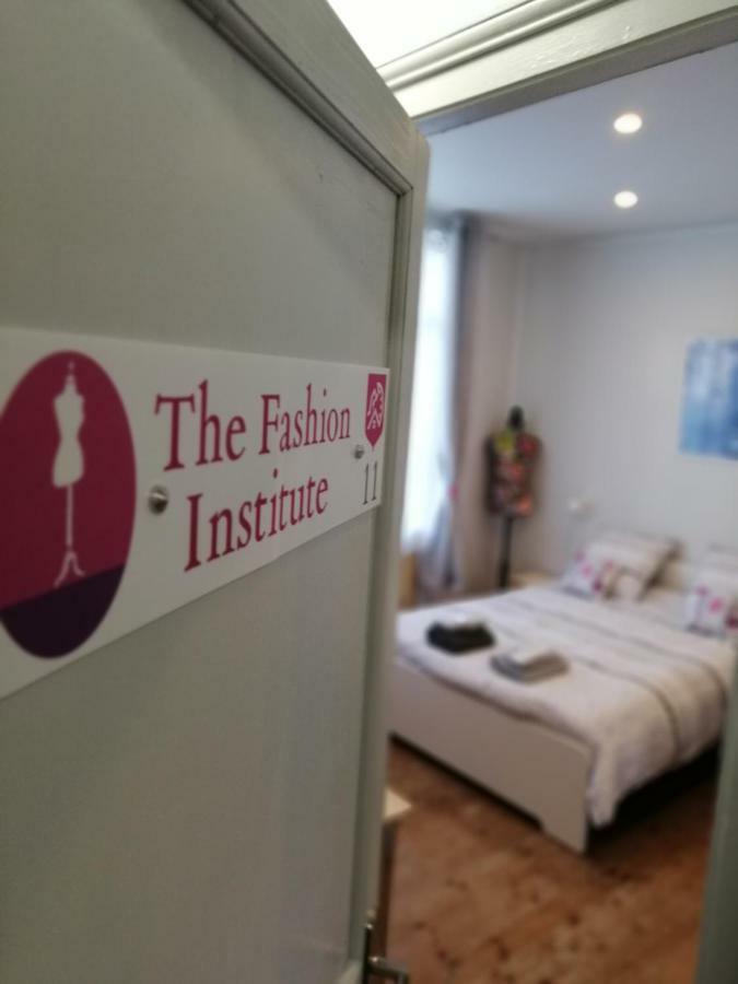 Deluxe Double Room with Shower - The Fashion Institute,884237017:JPEG