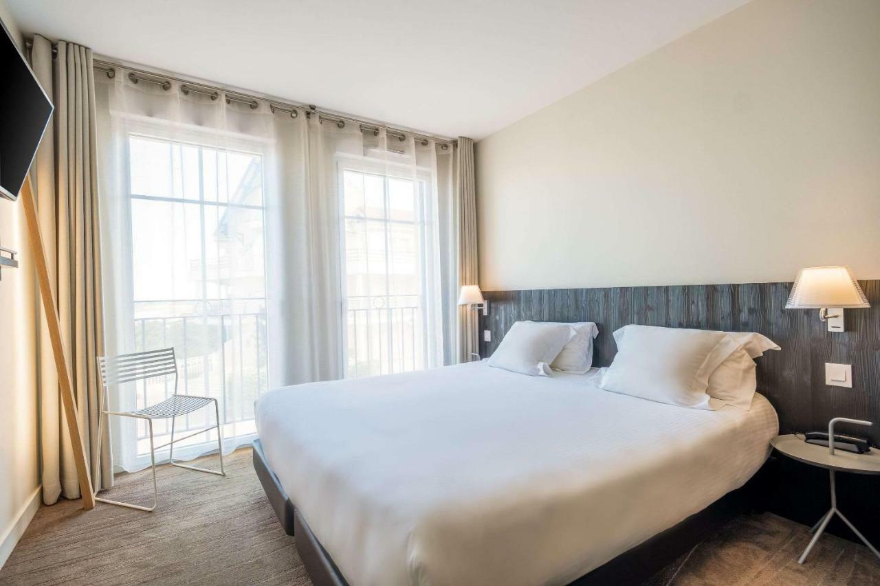 Classic King Room with Street View
