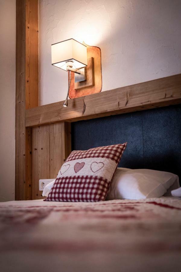 Traditional Double Room - Partial view on the lake,906107122:JPEG