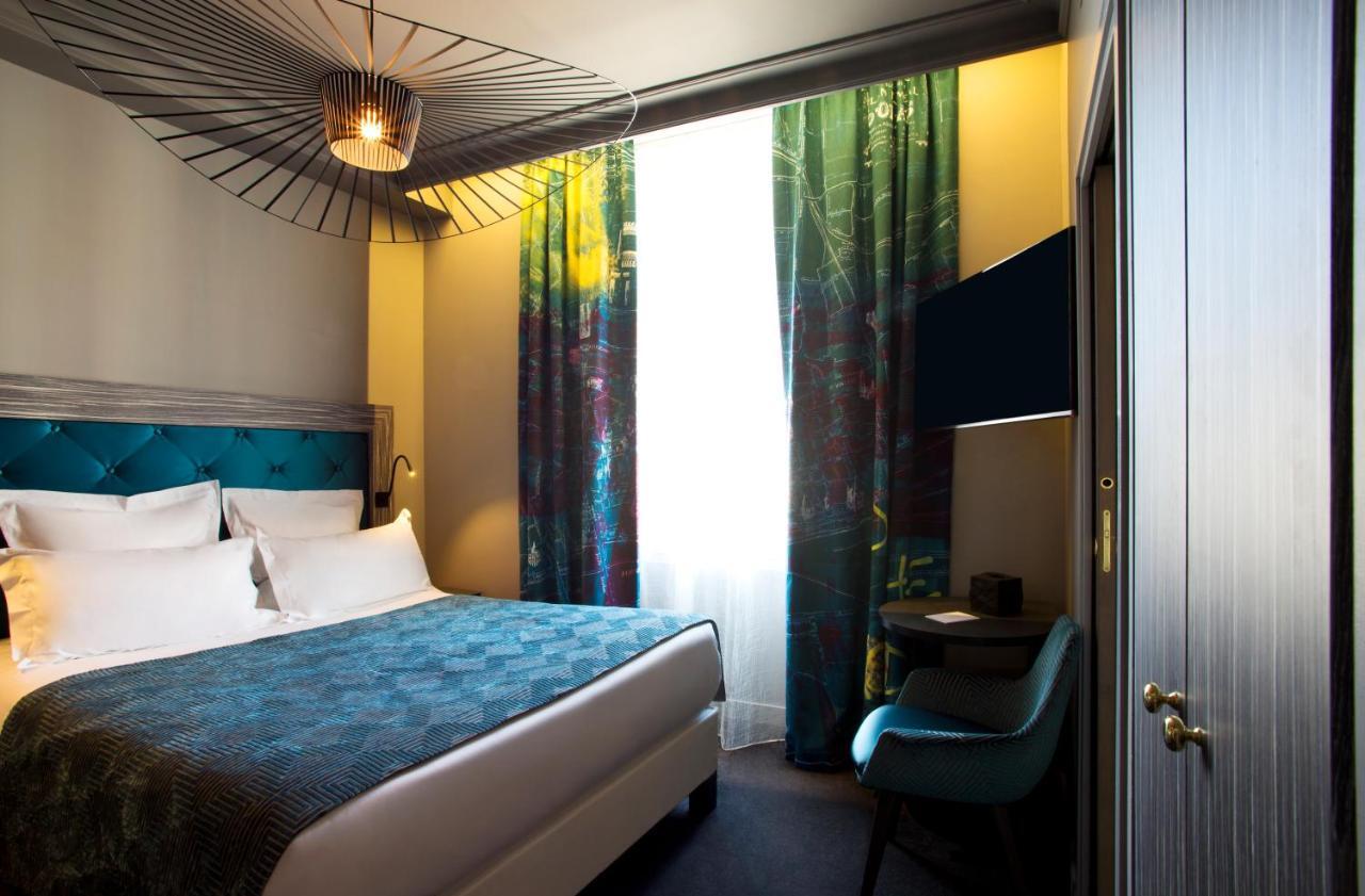 Double Room Parenthese